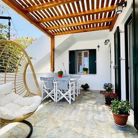 Emanouela'S Apartement In The Center Of Adamas Esterno foto