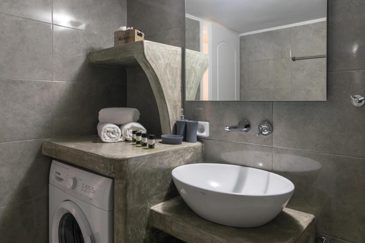 Emanouela'S Apartement In The Center Of Adamas Esterno foto