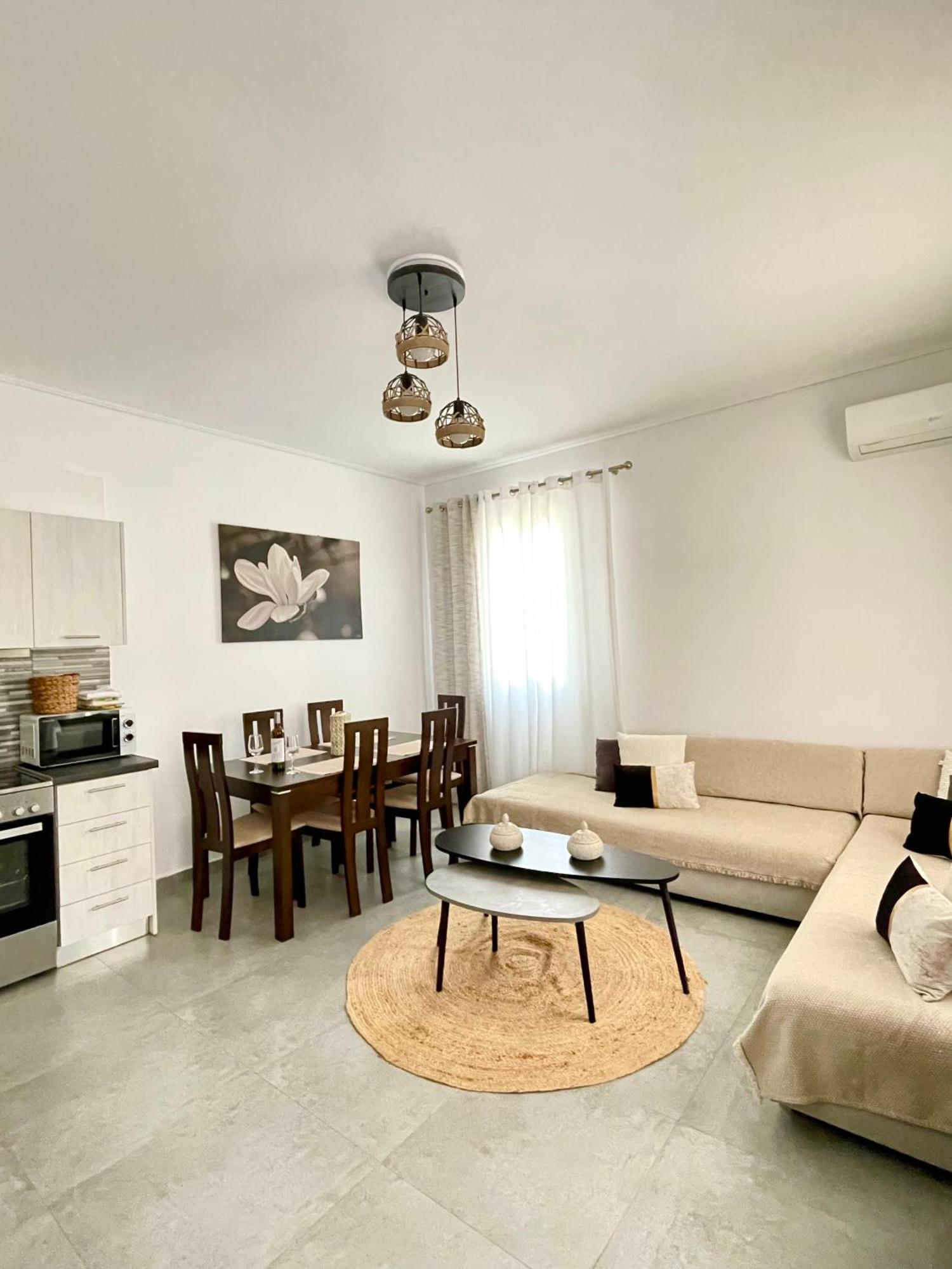 Emanouela'S Apartement In The Center Of Adamas Esterno foto