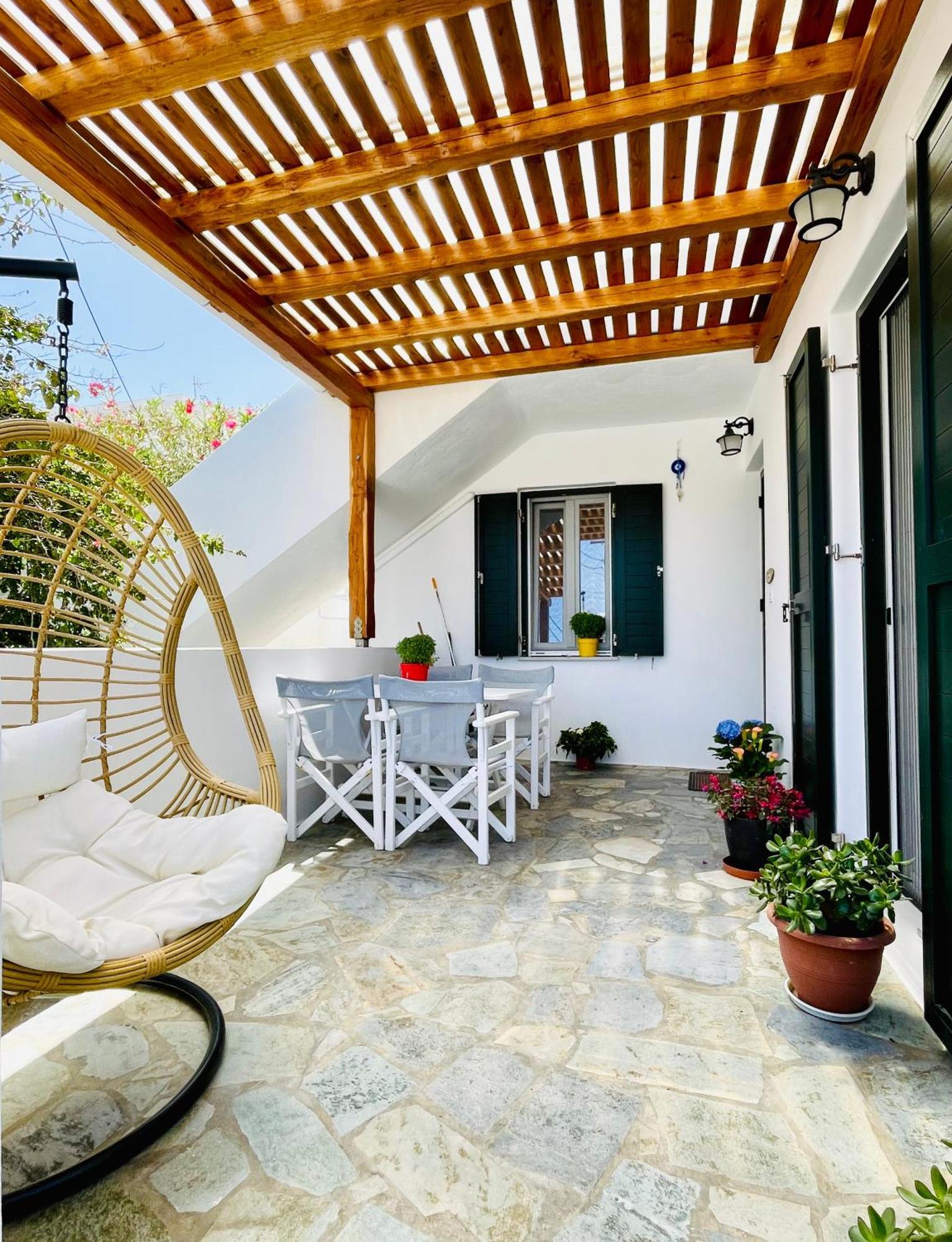 Emanouela'S Apartement In The Center Of Adamas Esterno foto